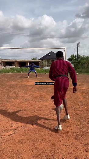 JUST FOR FUN🤩 @🤩 @10ten_Billion NOTE: This page does not support violence! No one was hurt in the cause of making this video 🤍 #ghanatiktokers🇬🇭🇬🇭🇬🇭 #videooftheday #pulseghana #kumasitiktok🇬🇭 #nigeria #videofunny #ghanacelebrities #ghanafuodotcom #viraltiktok #accratiktokers #ghana #pulseghanatiktok #trendintiktok #seniormanlayla😂😂 #seniorman_layla #kumasitiktokers #viralvideo #seniormanleila #trending #nigeria #pulseghana #trending