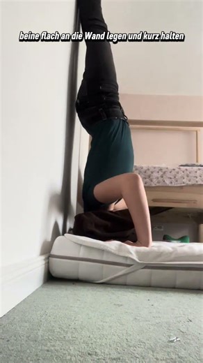 Kopfstand an der Wand Tutorial#tutorial #turnen #kopfstand#shorts