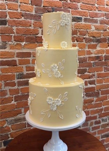 Delicious Yellow Wedding Cakes You’ll Love
