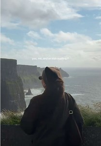 The Irish roadtrip of my dreams with @Entdecke Irland ☘️ 🐑🌱 Anzeige Save this itinerary from our trip to the west coast along the Wild Atlantic way: * We rented a car at Dublin airport and drove all the way to a charming little village called Doolin on the west coast. The drive is approx 3.5 hours! * You can stop in Lahinch, which is a seaside town renowned for its surf culture and coast * We stayed at Elfin Cottage (@fiddlebowcollection) in Doolin * The Cliffs of Moher are only a 10 minute dr