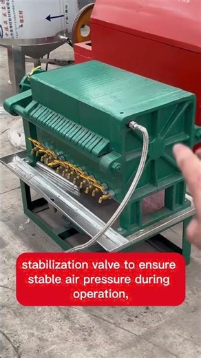 This is a fully assembled and tested plate & frame oil filter press.It features a compact structure
