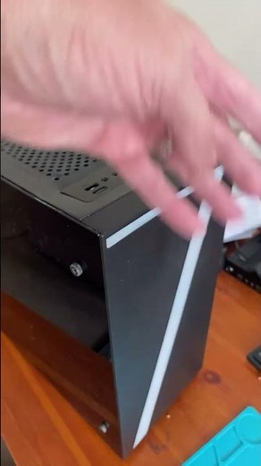 Motherboard Short Circuit: Finding and Removing the Faulty USB Port Causing No Boot/Black Screen