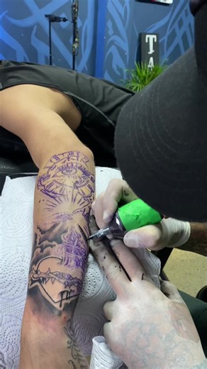 Tattoo un estilo de vida Criminal tattoo la casa Para citas y cotizaciones al 3117155069 #tattoo #calicolombia🇨🇴 #tattooartist #colombiana #piercingcali