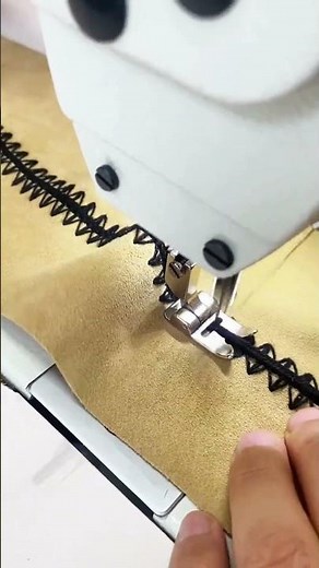 Shell embroidery splicing is a technique