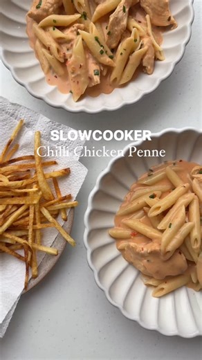BORED OF LUNCH on Instagram: "Slow Cooker Sweet Chilli Chicken Penne ( 628 calories Serves 4 ) If you haven’t paired sweet chilli with cream in a sauce before you’re missing out. Full recipe and 100 more in my new book Healthy Fakeaways, it’s out this week and it’s half price on preorder. Comment Fakeaway and I’ll send you a link to it Ingredients: - Chicken breasts, cut into small chunks - Chicken stock - Sriracha - Sweet chilli sauce - Penne pasta - Double cream - Parmesan cheese - 1 Maris Pip