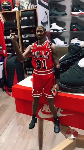 Con ustedes, el gran @Dennis Rodman ! #Worm #DennisRodman #Rodman #RetroShoesNBA #RetroShoesRoom #sneakers #nba #retros