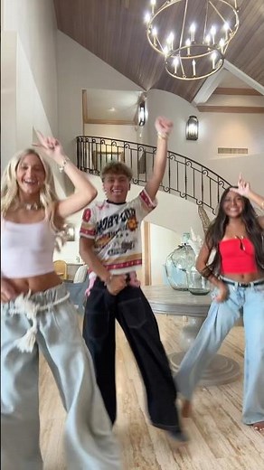 Beat em up!! #16kids #notenoughnelsons #nenfam #ootd #bigfamily #beatemup #recesspuff