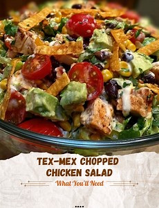 TEX-MEX CHOPPED CHICKEN SALAD 🥗🌽🌶️ Prep Time: 20 minutes | Cook Time: 10 minutes | Total Time: 30 minutes | Servings: 4–6 INGREDIENTS: 3 cups cooked chicken breast, chopped (grilled or roasted) 1 ½ cups cherry tomatoes, halved 1 avocado, diced 1 cup black beans, rinsed and drained 1 cup sweet corn (fresh, canned, or roasted) 1 red bell pepper, diced 1/2 red onion, finely chopped 1/4 cup fresh cilantro, chopped 2 cups romaine or iceberg lettuce, chopped 1 cup shredded cheddar or Monterey Jack 