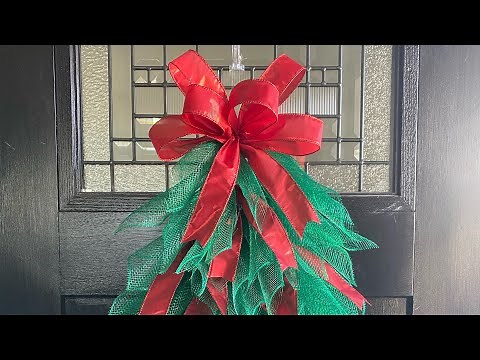 How to Make a Christmas Tree Wreath on a UITC Triangle Board - DIY Christmas Wreath Tutorial
