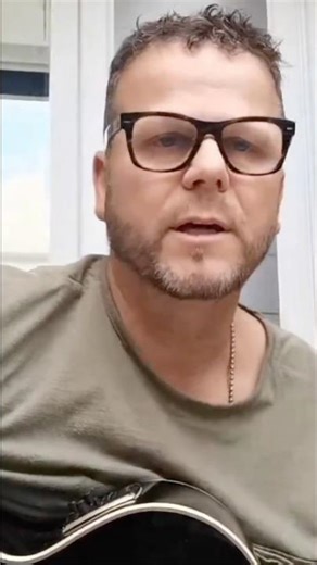 His singing is completely different #vocaltechnique #vocaltraining #singinglessons