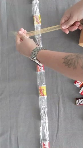 Easy D.I.Y Candy Lei with Plastic Wrap