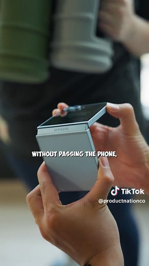 The Galaxy Z Flip6’s Live Translation makes traveling easier! In Dual Screen Mode, both you and your conversation partner can see translations at the same time. @Samsung Malaysia #Samsung #GalaxyZFold6 #GalaxyZFlip6 #GalaxyAI #MiniTutorialWithGalaxy