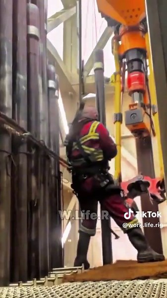 Derrickman work on Rig #tripping #drilling #oil #gas #oilfield #service