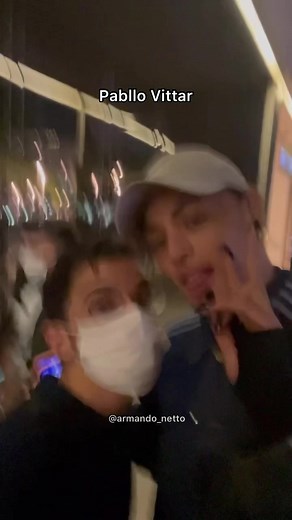 Fui lá no shopping pra gravar e do nada emcontro minhas amigas 🤪😂hahaha quem daí vcs mais gostam ?