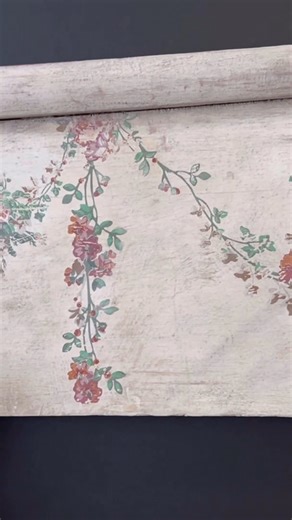 Don’t be surprised if you spot us in a thrift store, absolutely giddy like kids in a candy shop. 😅 Sometimes you find a piece with the most perfectly chippy details…and it’s basically impossible to play it cool. Our lovely Artisan Michelle Phippard gets it. She grabbed a coat hanger from her stash with the prettiest vintage character, then showed how she applies little bits of the La Folie Paint Inlay with a topcoat to preserve those delicious details. This is also such a sweet way to use up th