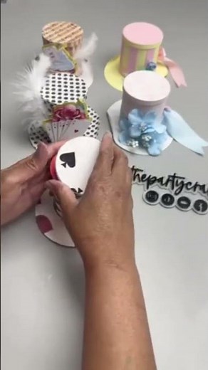 Pringles Can Party Favor?! Mad Hatter DIY #partyfavors #mad hatter party #diydecor