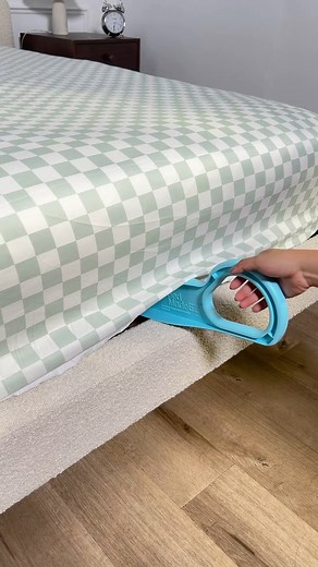 https://amzn.to/3XrM9pg The mattress lifter that makes bed-making effortless 🛏️✨ Lift, tuck, and smooth like a pro! | Blossom