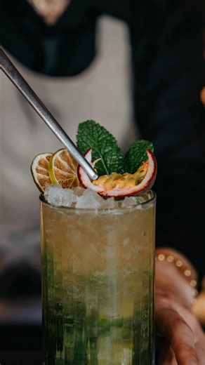 𝗧𝗼𝘂𝘁 𝗲𝘀𝘁 𝗰𝗮𝗹𝗰𝘂𝗹𝗲́ 𝗲́𝘃𝗶𝗱𝗲𝗺𝗺𝗲𝗻𝘁 😏 Chez nous, tu peux te connecter sans souci, mais tu risques surtout de craquer pour notre carte 🔥 Parce qu’avoir un verre à la main, c’est quand même plus sympa que le téléphone ❤️‍🔥 On t’attend pour venir goûter nos meilleurs cocktails ! 🍹 | Maison Gloria Clermont