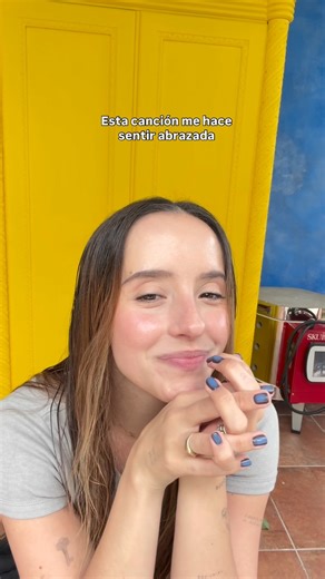 Evaluna Montaner de Echeverry on Instagram: "Ya no pierdo el aire persiguiéndote 🫧 Ya escucharon Rollitos de papel completa? Quiero saber qué les hizo sentir"