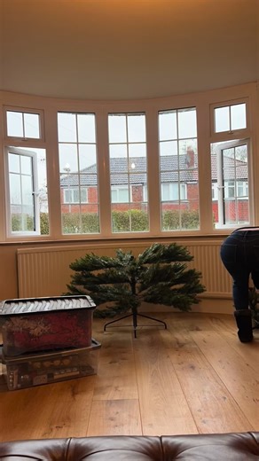 Christmas has officially arrived in the So Retro household! If only it were that quick in real life! We always go traditional in the front room, and kitsch in the back, but that’s not done yet so I’ll have to show you that another time. For now, I’m all cosy, watching a Christmas film with the kids 🥰 | So Retro Events