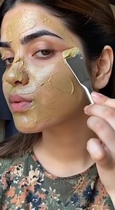 🧂 Face Cleansing with Baking Powder Ingredients Baking powder – ½ teaspoon Water – as needed Method Mix the baking powder with a little water to make a thin paste. Wash your face with clean water. Gently apply the paste to your face. Massage softly in circular motions for 30–60 seconds. Rinse thoroughly with lukewarm water. Apply a moisturizer. Benefits Removes dirt and excess oil Helps exfoliate dead skin Makes the face feel clean and fresh ⚠️ Important Notes Use only once a week Not suitable 