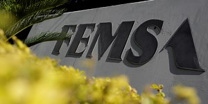 FEMSA planea completar la venta de activos en 2024 para reducir su deuda