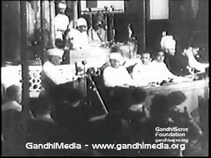 Jawharlal Nehru delivers speech „Tryst with Destiny“ on independence day, Aug 15, 1947 at New Delhi