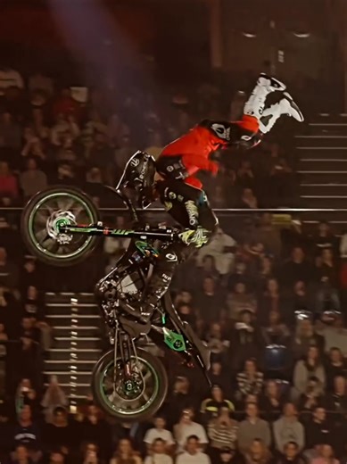 motorcycle Auraaa freestyle 999%🏍️🥶💪🔥 #USA #motorcycle #stunt #FMX #fyp