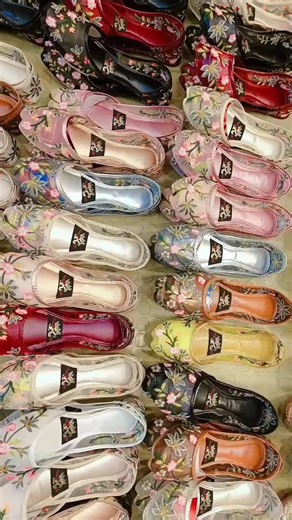 Elegant Ladies Khussa at Wholesale Prices – Fashion King