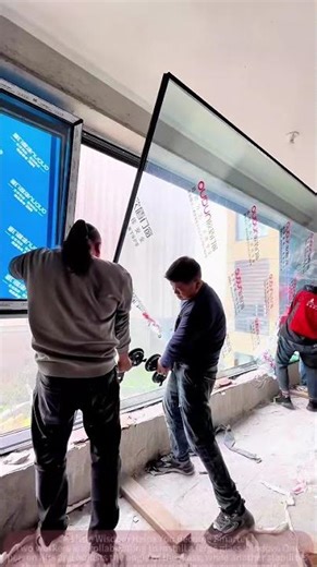 "Three Workers Team Up for Glass Window Installation! Even Beginners Can Follow!"