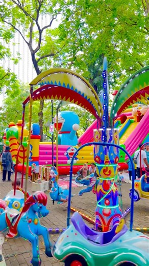 🎠😍 Cute and fun carousel rides at the IRTI Monas playground!