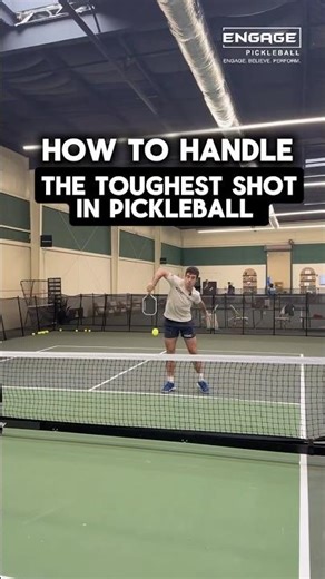 Handling the cross body ball! #pickleballtips #pickleball