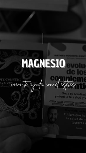 Ismael Roga Fisio on Instagram: "🧠 Nadie te lo explica así Pero si vives con estrés constante… 👉 tu cerebro está drenando magnesio cada día. Y luego te preguntas por qué: • duermes mal • estás irritable • tienes tensión mandibular / cervical • te cuesta desconectar aunque “todo esté bien” No es falta de fuerza de voluntad. Es neurobiología. ⸻ 🧠 Neurociencia del estrés y el magnesio Cuando estás en estrés crónico: ⚡ Se activa el eje hipotálamo–hipófisis–adrenal (HHA) ⚡ Aumenta el cortisol ⚡ Se