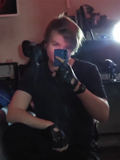 Resident Evil 4 Leon still looks great without his iconic Jacket imo #fyp #foryoupage #cosplay #ResidentEvil #leonkennedy