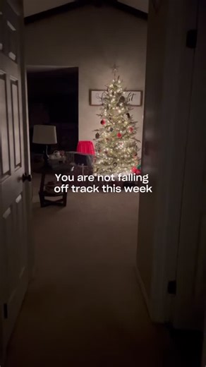 Christmas Eve and Christmas Day are not the problem. ⠀ The problem is thinking two days erase everything you’ve built. ⠀ This is exactly how I coach clients through the holidays. ⠀ Choose 2–3 priorities and let the rest go. ⠀ Some examples: ☑️Eat protein forward meals. Do not skip meals. ☑️Move your body in any way that fits the day. ☑️Choose treats on purpose instead of grazing all day. ⠀ That’s it. Not rigid. Not perfect. Just enough structure to keep momentum without stealing the joy of the d