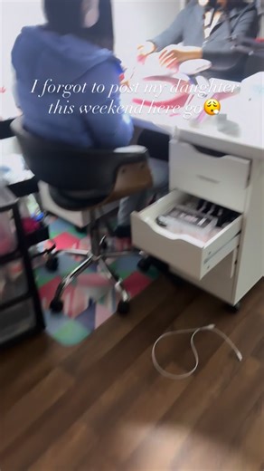 Dajanae💕Bay Area•Oakland Ca “Nail Tech on Instagram: "She was super busy this weekend I love that for her @nailzby_kirah book your appointment 💕 -Want to be your own boss?! “Nail tech Get our Ebook “The ultimate beginner nail guide” If you’ve been dreaming of starting your nail business, gaining loyal clients, and creating a career you love — this is your sign. 📖 Packed with tips, strategies, and insider secrets from my own journey, this guide will help you go from hobby to full-blown nail bo