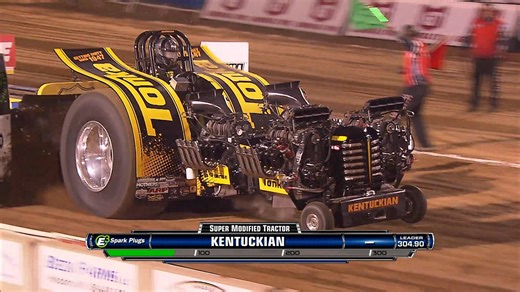 Flashback to the Super Modified Tractors pulling at the 2014 Hillsboro Charity Tractor Pull! #ProPulling #PoweredByScience #FlashbackFriday | Pro Pulling League