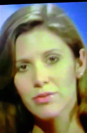 Carrie Fisher Flashes A Smile 😊 📺