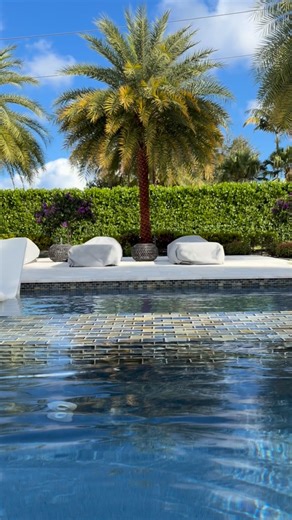 💧 LEAK FOUND AT THE MAIN DRAIN 💧 During the inspection, we identified an active leak at the main drain, caused by a gap between the drain ring and the Diamond Brite finish. This type of failure allows continuous water loss and often goes unnoticed until it becomes a bigger problem. 🔍 Accurate diagnosis 🛠️ Targeted repair — no unnecessary demolition 💦 Less water loss, real solutions If your pool is losing water without a clear reason, we’ll find the cause. 📲 Contact us to schedule your insp