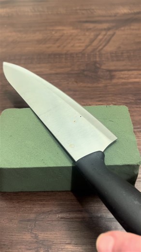 Dry Floral foam slicing and crushing #floralfoam #fyp #asmr #foamripping #relaxasmr