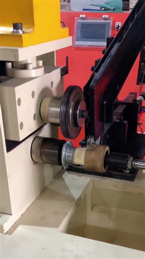 Automatic Lid Tooth - pressing Machine