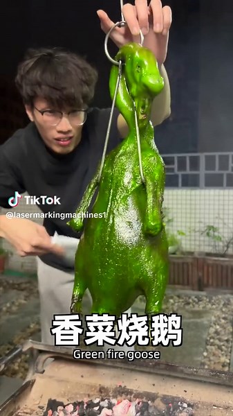 双节棍哥健身八块腹肌吃美食搞笑视频肌肉男中国猛男 on TikTok