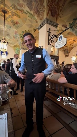 With sound! - No caption needed. #HofbräuhausMünchen#Germany#Munich#Beer#emergency#Travel#Checkthisout