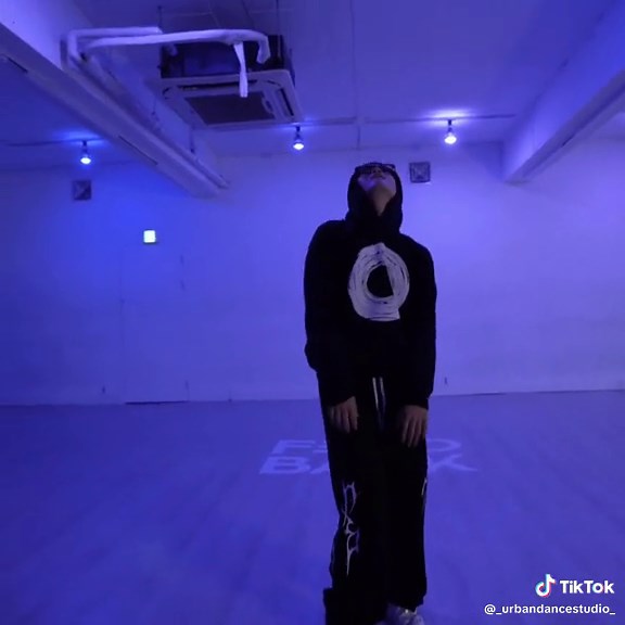 Urban Dance (@_urbandancestudio_)’s videos with White tee - ⭐️