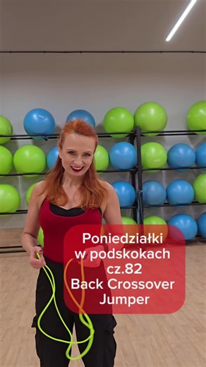 W dzisiejszych Poniedziałkach w podskokach lecimy z odmiana Back Crossover:). Dobrej nauki ;) 🦊 SKAKANKA 🦊 #skakanka #jumprope #tutorial #crossover