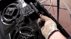 hola a todos!!,,hoy les muestro cómo desarmar y limpiar este tipo de extractores,de esta forma evitamos fallas en los motores,porque a veces la suciedad puede frenar los motores y hacer que se recalienten y se quemen,espero que a alguien le sirva,saludos!! | Engranaje