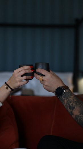 Sai agora um cocktail para celebrar a vida, o amor e o sucesso depois do trabalho duro, quero agradecer a ti que me acompanhas sempre, um brinde a nós🥂 💙💙 . . #receita #cocktails #comida #cozinhacomfabio #fabiomasterchef | Fabio Gomes