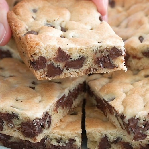 1.1M views · 652 reactions | These EASY CHOCOLATE CHIP COOKIE BARS are just 4 ingredients. Super easy dessert recipe! Print the recipe here: https://www.recipeboy.com/2015/10/easy-chocolate-chip-cookie-bars/ | RecipeGirl | Facebook