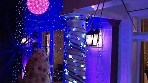Watch Celebrity Holiday Homes Season 1 Episode 4 - A Hollywood glamour themed Christmas in the Hollywood Hills for actress and TV Host Ali Sweeney, a Kiwi-inspired holiday for country star Jo Dee Messina and family in Nashville, Tennessee, and a nostalgic Hawaiian celebration for actor, sin