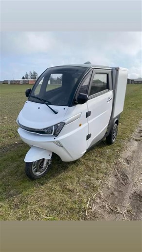 NYHED kom til præmiere på vores nye kabinescooter Her ser du vores nye store Cargo model M-Scooter Cargo Lithium batteri 80 eller 180 km på en opladning Stor rumlig kabine Stor kasse Radio med Bluetooth Central lås Led lys Reservehjul Mulighed for oliefyr Priser starter fra 80.000kr Ring 51719770 for fremvisning Husk vi holder åbent hus 6-7 april klokken 10-17 Bransagervej 4 Håber vi ses #kabinescooter #elscooter #åbenthus #lithium #oliefyr #nordjyskelscooter #runhorseev #jinma #mscooter | Nordj